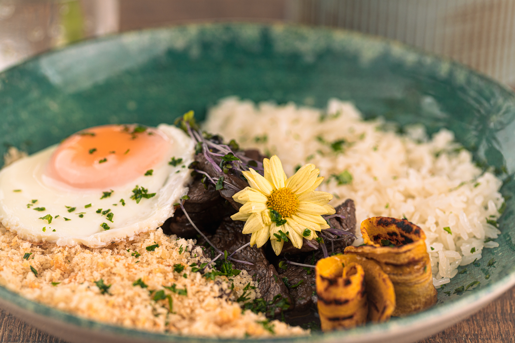 Picadinho da Byblos com Arroz farofa ovo e banana